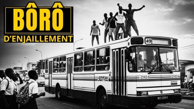 Bôrô d'enjaillement : des élèves sur le toit d'un autobus de la SOTRA à Abidjan