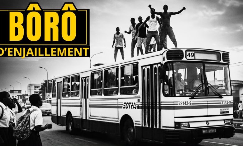 Bôrô d'enjaillement : des élèves sur le toit d'un autobus de la SOTRA à Abidjan